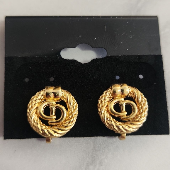 CD 0744 Authentic Vintage CD twisted Gold Tone Clips-on Earrings - Picture 1 of 7